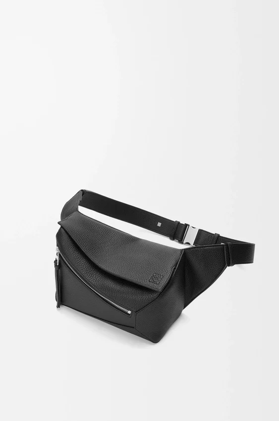 Mała Puzzle Bumbag z ziarnistej skóry cielęcej Mała Puzzle Bumbag z ziarnistej skóry cielęcej