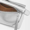 Mała torba Puzzle Edge z laminowanej skóry jagnięcej Mała torba Puzzle Edge z laminowanej skóry jagnięcej
