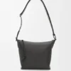 Mała torebka Cubi Crossbody z miękkiej, gładkiej skóry cielęcej i żakardu Mała torebka Cubi Crossbody z miękkiej, gładkiej skóry cielęcej i żakardu