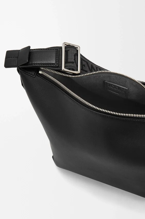 Mała torebka Cubi Crossbody z miękkiej, gładkiej skóry cielęcej i żakardu Mała torebka Cubi Crossbody z miękkiej, gładkiej skóry cielęcej i żakardu