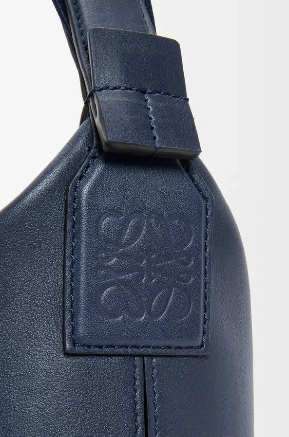 Mała torebka Cubi Crossbody z miękkiej, gładkiej skóry cielęcej i żakardu Mała torebka Cubi Crossbody z miękkiej, gładkiej skóry cielęcej i żakardu