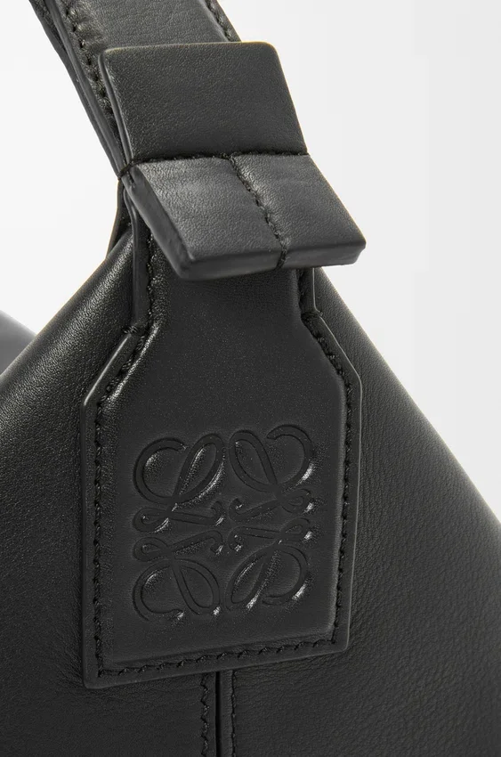 Mała torebka Cubi Crossbody z miękkiej, gładkiej skóry cielęcej i żakardu Mała torebka Cubi Crossbody z miękkiej, gładkiej skóry cielęcej i żakardu