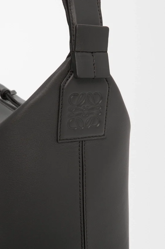 Mała torebka Cubi Crossbody z miękkiej, gładkiej skóry cielęcej i żakardu Mała torebka Cubi Crossbody z miękkiej, gładkiej skóry cielęcej i żakardu