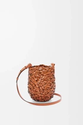 Mała torebka Nest Basket ze skóry cielęcej