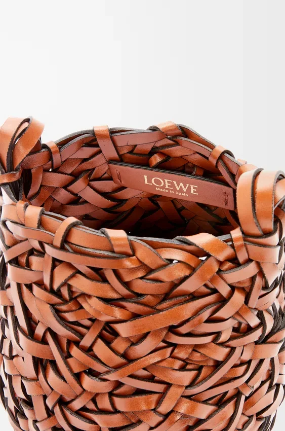Mała torebka Nest Basket ze skóry cielęcej Mała torebka Nest Basket ze skóry cielęcej