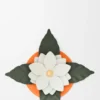 Mała świeczka o zapachu orchidei w klasycznej puszce z cielęcej skóry i mosiądzu Mała świeczka o zapachu orchidei w klasycznej puszce z cielęcej skóry i mosiądzu