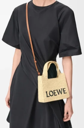 Mini font Tote loewe z napisem w rafii