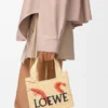 Mini font Tote loewe z napisem w rafii Mini font Tote loewe z napisem w rafii