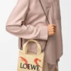 Mini font Tote loewe z napisem w rafii Mini font Tote loewe z napisem w rafii