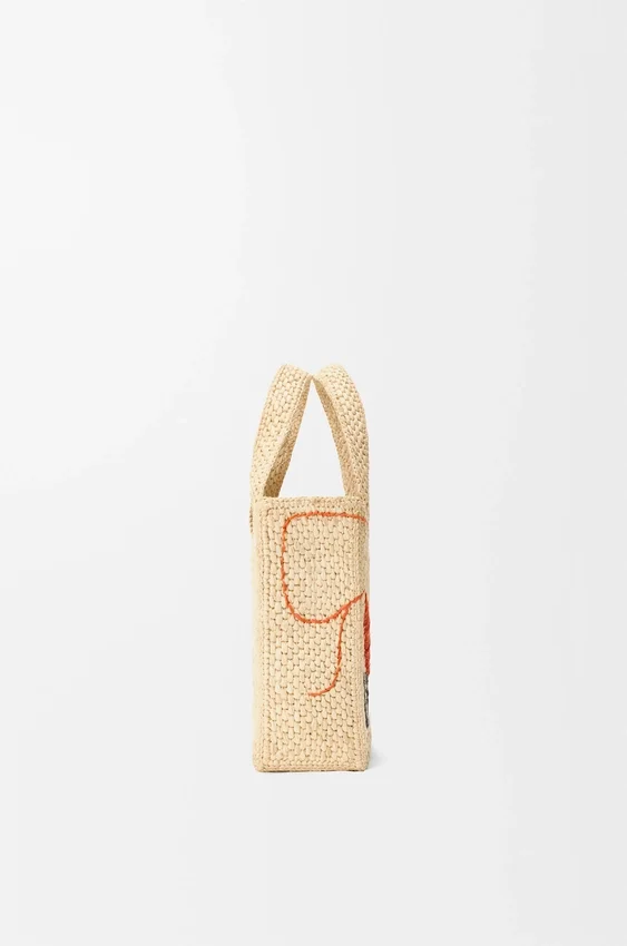 Mini font Tote loewe z napisem w rafii Mini font Tote loewe z napisem w rafii