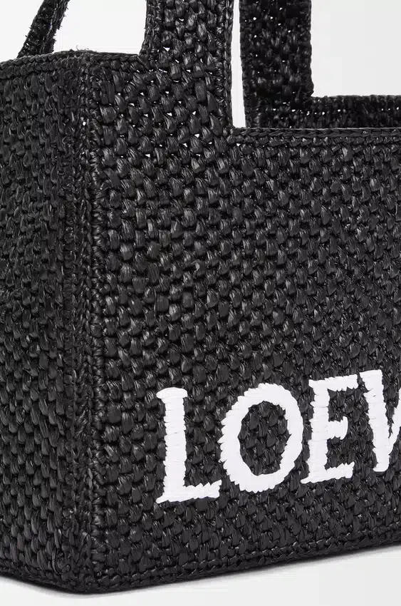 Mini font Tote loewe z napisem w rafii Mini font Tote loewe z napisem w rafii