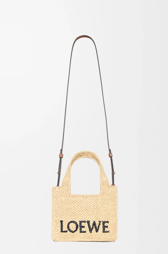Mini font Tote loewe z napisem w rafii Mini font Tote loewe z napisem w rafii
