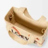 Mini font Tote loewe z napisem w rafii Mini font Tote loewe z napisem w rafii