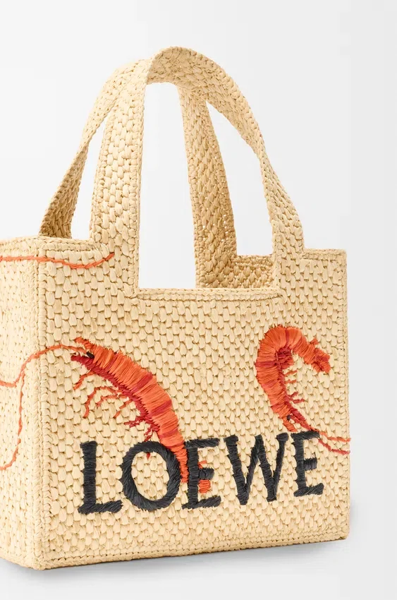 Mini font Tote loewe z napisem w rafii Mini font Tote loewe z napisem w rafii