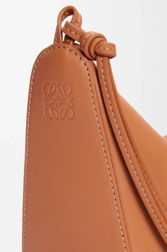 Mini Hammock Hobo z klasycznej skóry cielęcej Mini Hammock Hobo z klasycznej skóry cielęcej
