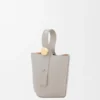 Mini torebka typu Pebble Bucket z gładkiej skóry cielęcej Mini torebka typu Pebble Bucket z gładkiej skóry cielęcej