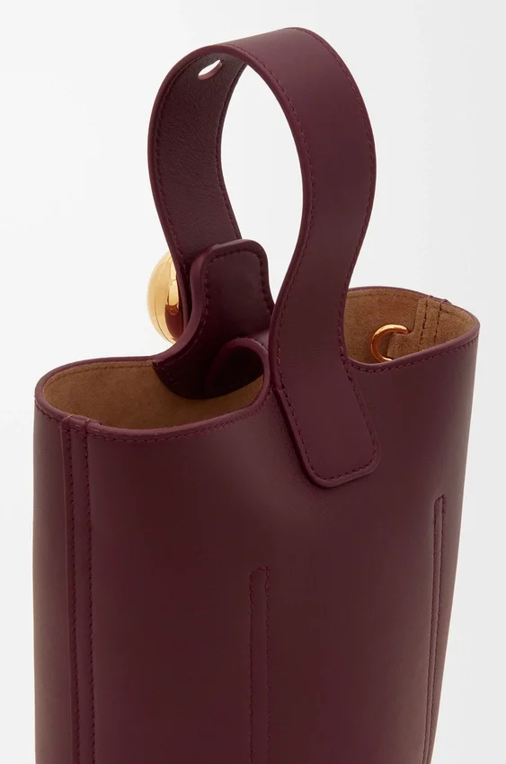 Mini torebka typu Pebble Bucket z gładkiej skóry cielęcej Mini torebka typu Pebble Bucket z gładkiej skóry cielęcej