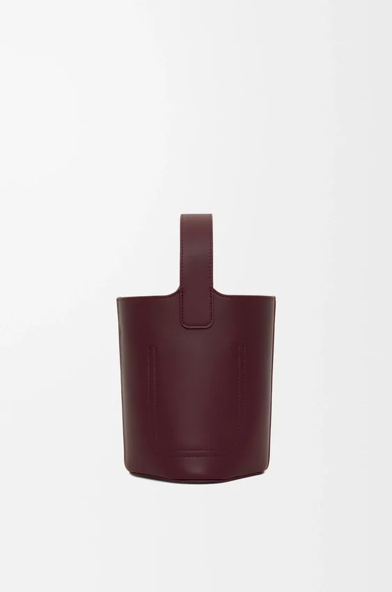 Mini torebka typu Pebble Bucket z gładkiej skóry cielęcej Mini torebka typu Pebble Bucket z gładkiej skóry cielęcej