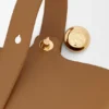 Mini torebka typu Pebble Bucket z gładkiej skóry cielęcej Mini torebka typu Pebble Bucket z gładkiej skóry cielęcej