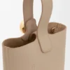 Mini torebka typu Pebble Bucket z miękkiej, ziarnistej skóry cielęcej Mini torebka typu Pebble Bucket z miękkiej, ziarnistej skóry cielęcej