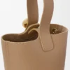 Mini torebka typu Pebble Bucket z miękkiej, ziarnistej skóry cielęcej