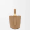 Mini torebka typu Pebble Bucket z miękkiej, ziarnistej skóry cielęcej
