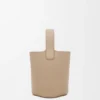 Mini torebka typu Pebble Bucket z miękkiej, ziarnistej skóry cielęcej Mini torebka typu Pebble Bucket z miękkiej, ziarnistej skóry cielęcej