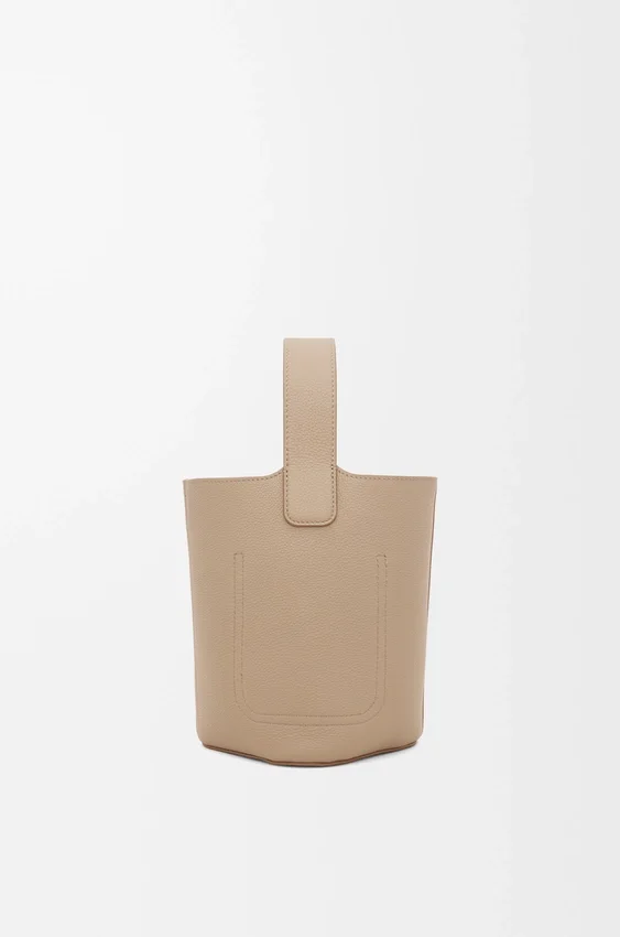 Mini torebka typu Pebble Bucket z miękkiej, ziarnistej skóry cielęcej Mini torebka typu Pebble Bucket z miękkiej, ziarnistej skóry cielęcej