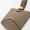 Mini torebka typu Pebble Bucket z miękkiej, ziarnistej skóry cielęcej