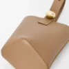 Mini torebka typu Pebble Bucket z miękkiej, ziarnistej skóry cielęcej