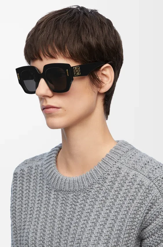 Okulary przeciwsłoneczne w kwadratowym kształcie Okulary przeciwsłoneczne w kwadratowym kształcie