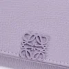 Portfel Anagram składany na trzy części z cielęcej skóry o ziarnistej fakturze typu „Pebble” Portfel Anagram składany na trzy części z cielęcej skóry o ziarnistej fakturze typu „Pebble”