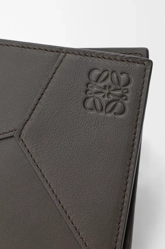 Portfel na karty Puzzle Bifold z klasycznej skóry cielęcej Portfel na karty Puzzle Bifold z klasycznej skóry cielęcej