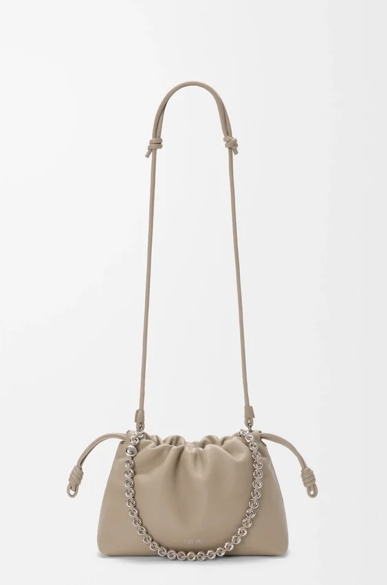 Średnia Flamenco Purse z drobnoziarnistej skóry cielęcej Średnia Flamenco Purse z drobnoziarnistej skóry cielęcej