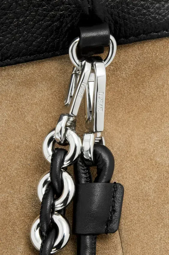 Średnia Flamenco Purse z drobnoziarnistej skóry cielęcej Średnia Flamenco Purse z drobnoziarnistej skóry cielęcej