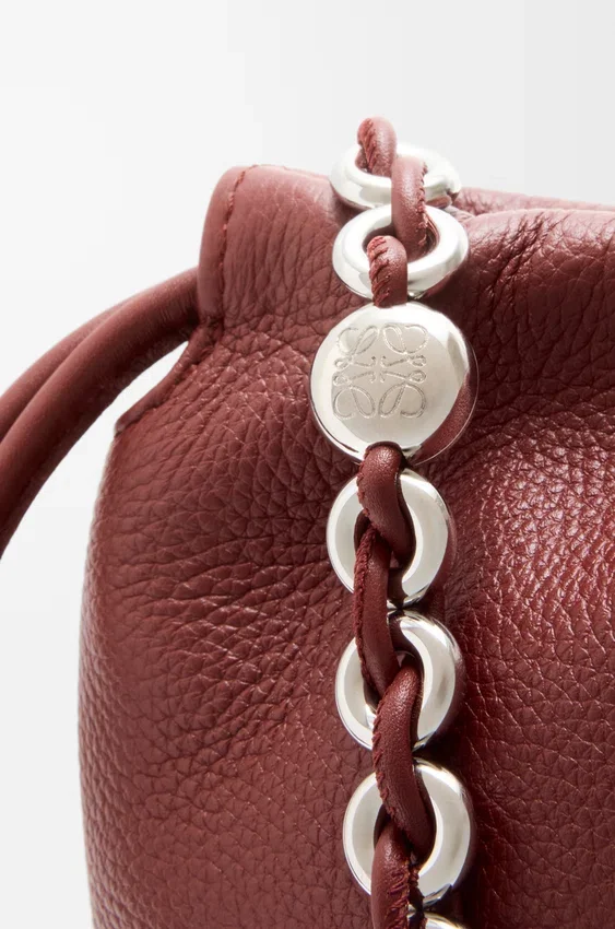 Średnia Flamenco Purse z drobnoziarnistej skóry cielęcej Średnia Flamenco Purse z drobnoziarnistej skóry cielęcej