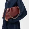 Średnia Flamenco Purse z drobnoziarnistej skóry cielęcej Średnia Flamenco Purse z drobnoziarnistej skóry cielęcej