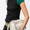 Średnia Flamenco Purse z drobnoziarnistej skóry cielęcej Średnia Flamenco Purse z drobnoziarnistej skóry cielęcej