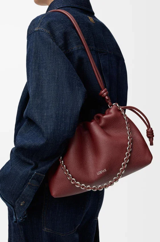 Średnia Flamenco Purse z drobnoziarnistej skóry cielęcej Średnia Flamenco Purse z drobnoziarnistej skóry cielęcej