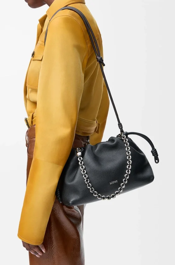 Średnia Flamenco Purse z drobnoziarnistej skóry cielęcej Średnia Flamenco Purse z drobnoziarnistej skóry cielęcej