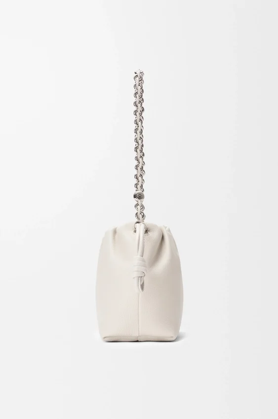 Średnia Flamenco Purse z drobnoziarnistej skóry cielęcej Średnia Flamenco Purse z drobnoziarnistej skóry cielęcej
