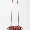 Średnia Flamenco Purse z drobnoziarnistej skóry cielęcej Średnia Flamenco Purse z drobnoziarnistej skóry cielęcej