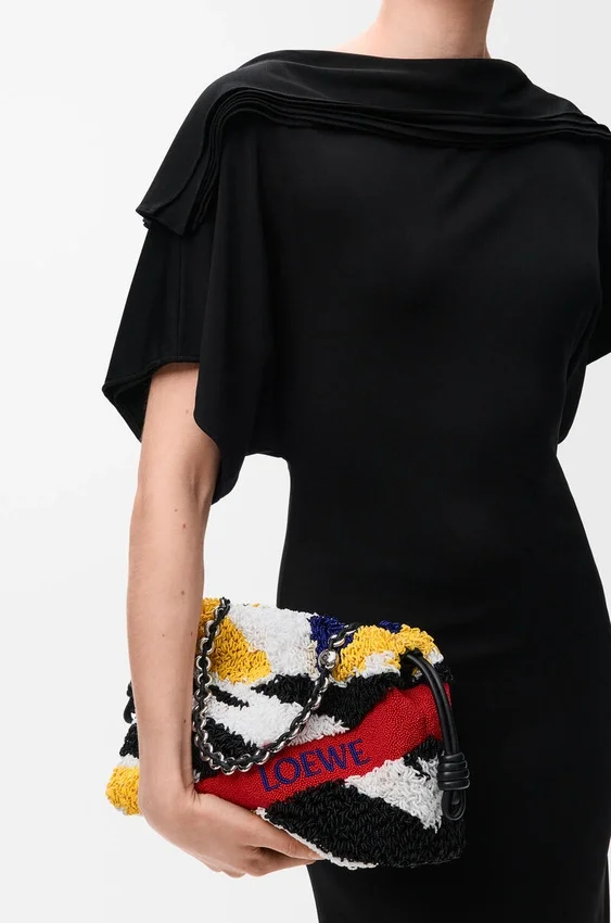 Średnia Flamenco Purse z haftowanej skóry nappa Średnia Flamenco Purse z haftowanej skóry nappa