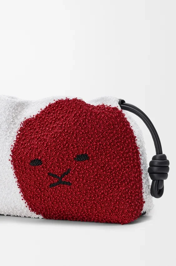 Średnia Flamenco Purse z koralikami w kształcie lwów, wykonana z płótna z koralikami i skóry cielęcej Średnia Flamenco Purse z koralikami w kształcie lwów, wykonana z płótna z koralikami i skóry cielęcej