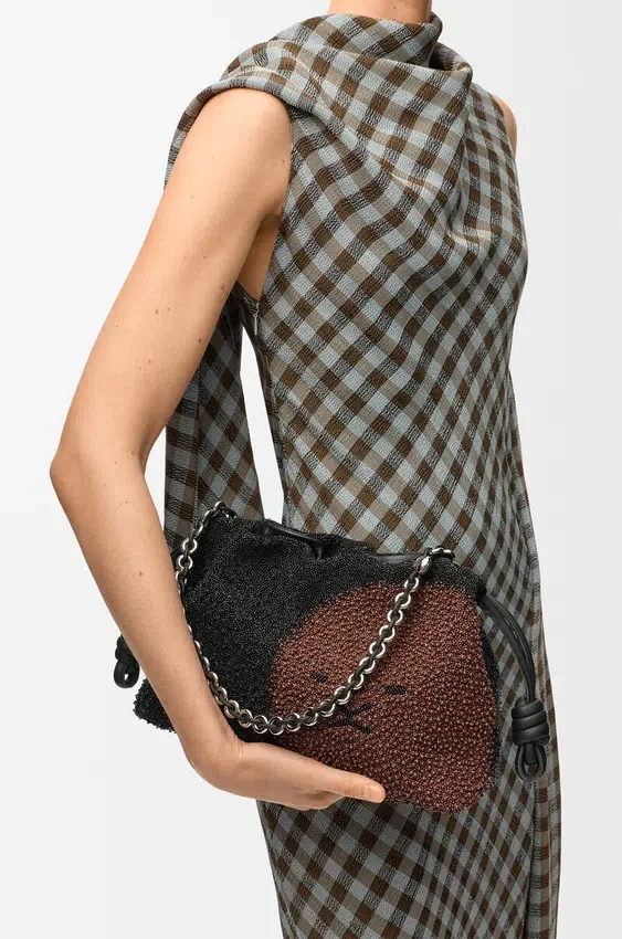 Średnia Flamenco Purse z koralikami w kształcie lwów, wykonana z płótna z koralikami i skóry cielęcej Średnia Flamenco Purse z koralikami w kształcie lwów, wykonana z płótna z koralikami i skóry cielęcej