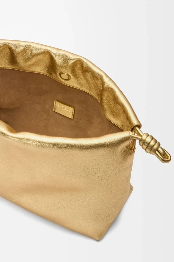 Średnia Flamenco Purse z laminowanej skóry jagnięcej Średnia Flamenco Purse z laminowanej skóry jagnięcej