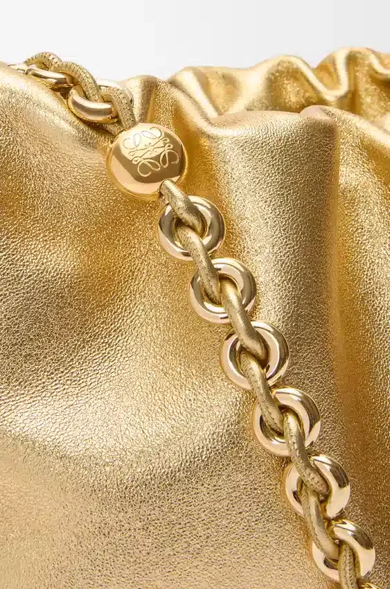Średnia Flamenco Purse z laminowanej skóry jagnięcej Średnia Flamenco Purse z laminowanej skóry jagnięcej