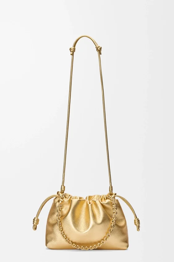 Średnia Flamenco Purse z laminowanej skóry jagnięcej Średnia Flamenco Purse z laminowanej skóry jagnięcej