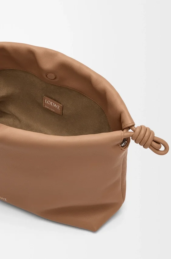 Średnia Flamenco Purse z miękkiej skóry jagnięcej typu nappa Średnia Flamenco Purse z miękkiej skóry jagnięcej typu nappa