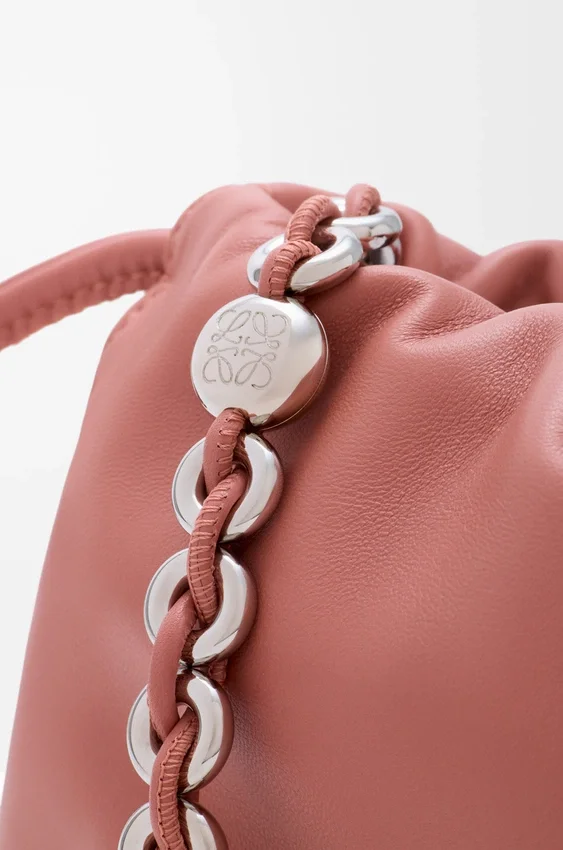 Średnia Flamenco Purse z miękkiej skóry jagnięcej typu nappa Średnia Flamenco Purse z miękkiej skóry jagnięcej typu nappa